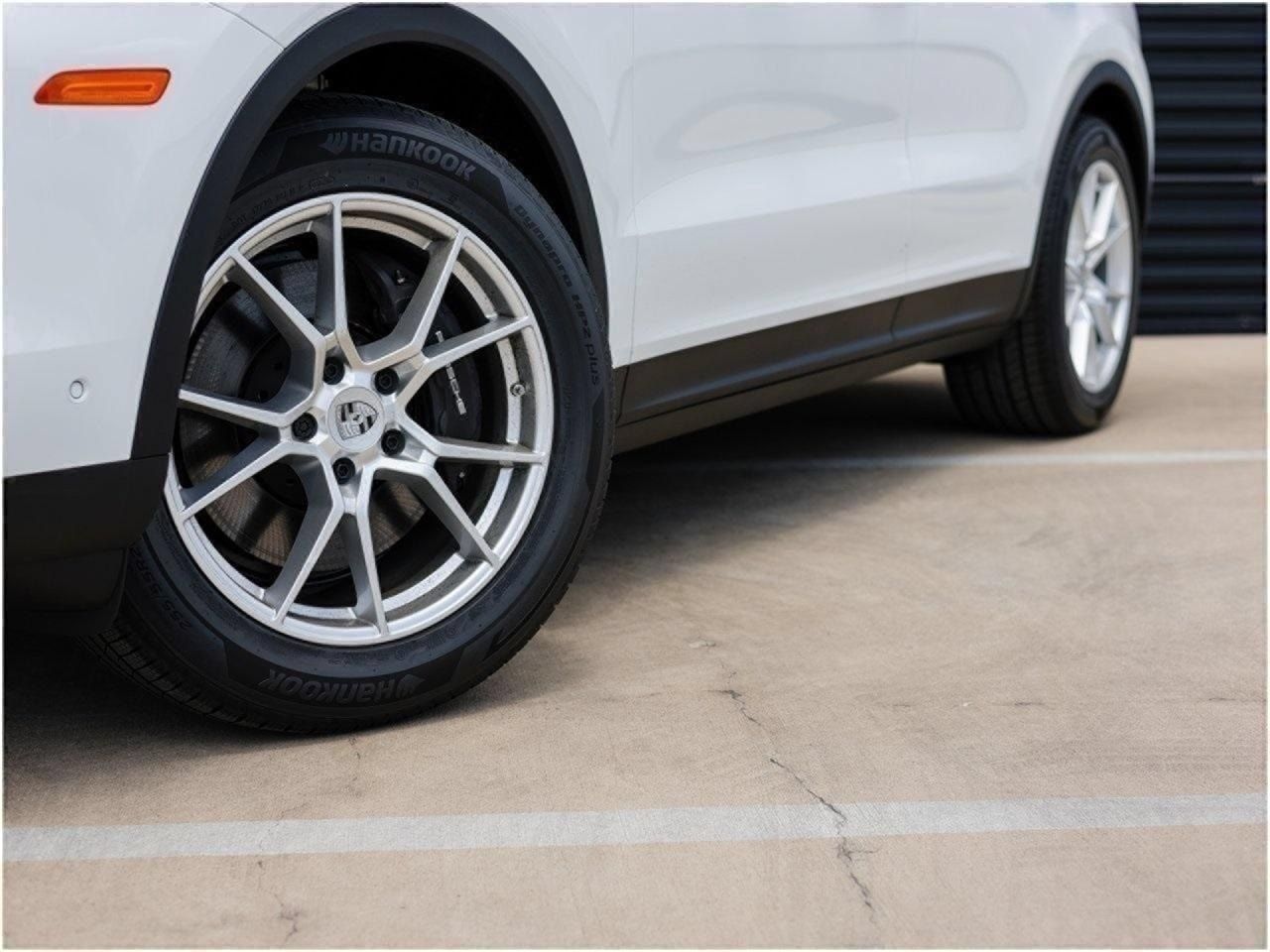 Certified 2025 Porsche Cayenne Coupe AWD/4WD image 12