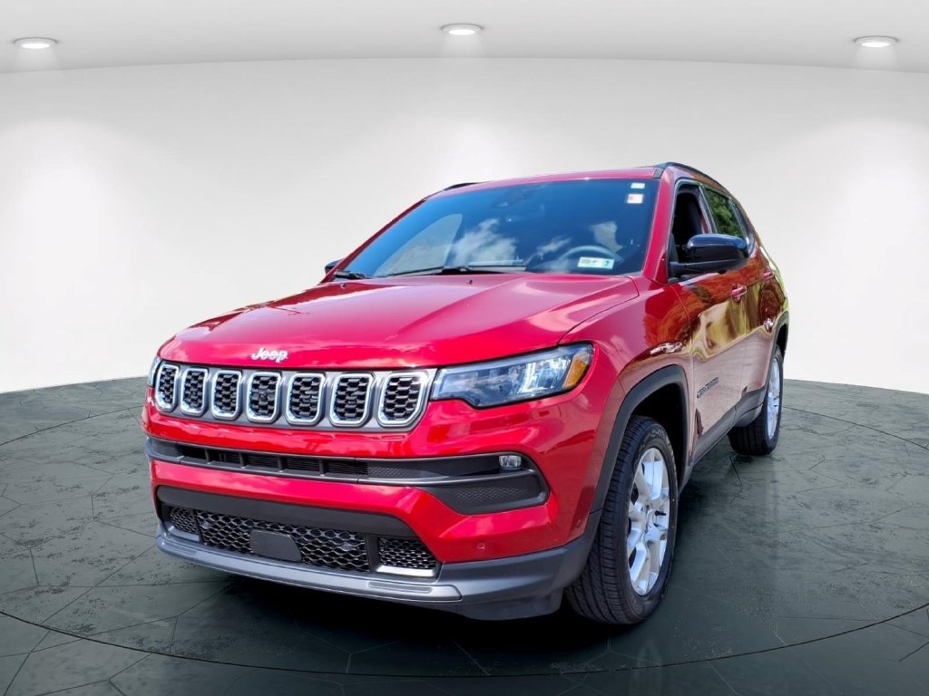 Used 2024 Jeep Compass Latitude AWD/4WD image 1