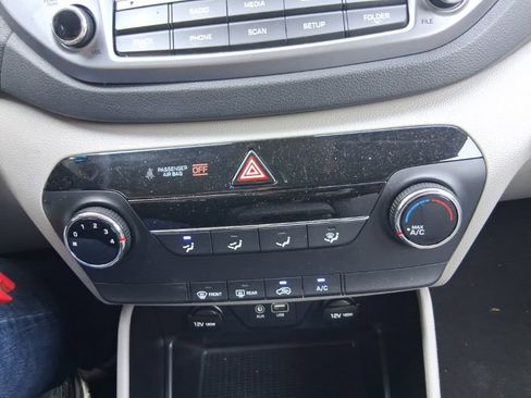 Used 2017 Hyundai Tucson SE w/ SE Popular Package 02 AWD/4WD image 24
