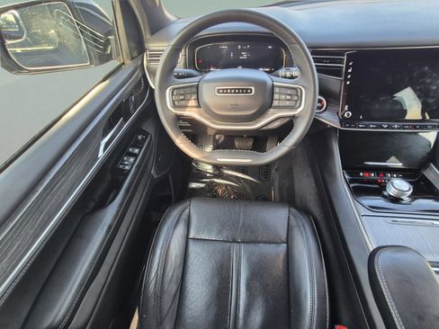 Used 2024 Jeep Wagoneer L Series II RWD image 13
