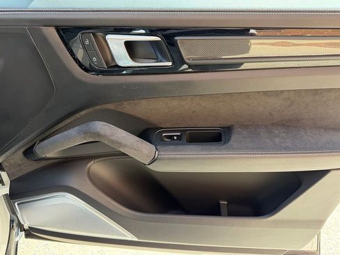 Certified 2022 Porsche Cayenne Turbo GT AWD/4WD image 22