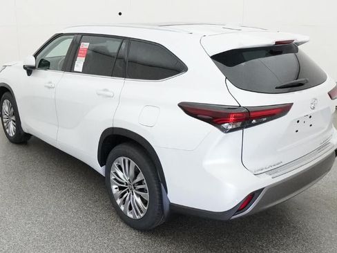 New 2026 Toyota Highlander Platinum AWD/4WD image 5