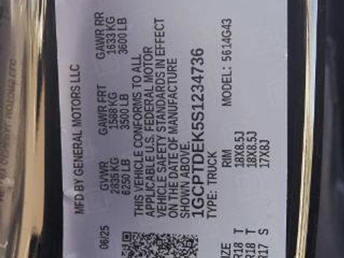 Used 2025 Chevrolet Colorado Z71 w/ Technology Package AWD/4WD image 30