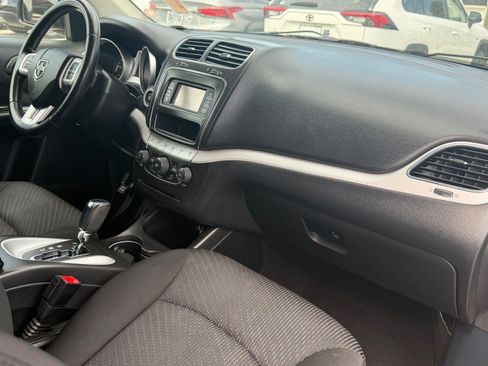 Used 2020 Dodge Journey SE w/ SE Popular Equipment Group FWD image 24