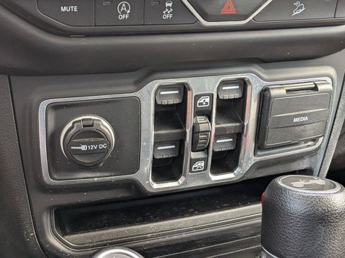 Used 2021 Jeep Wrangler Unlimited Sport AWD/4WD image 14