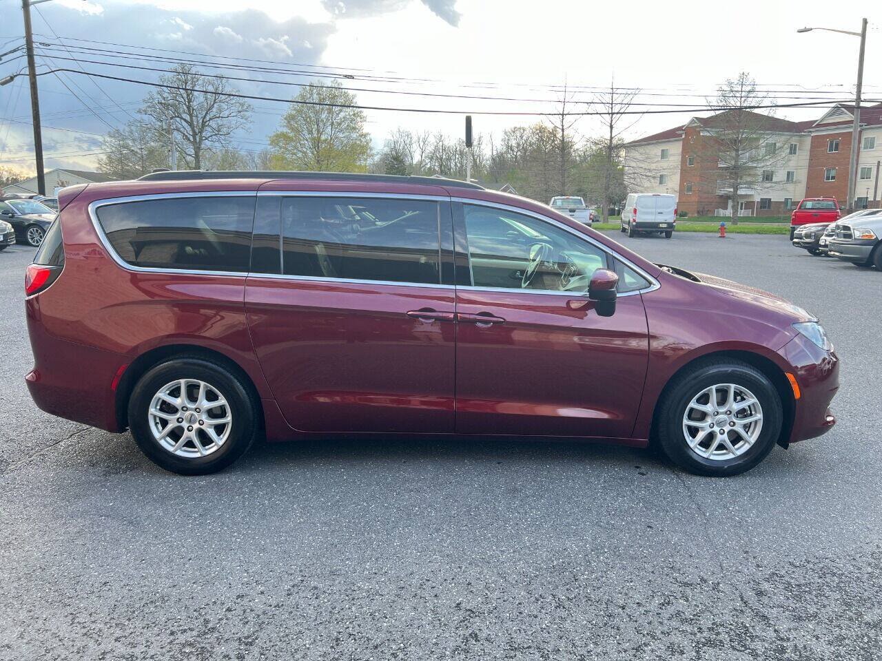 Used 2021 Chrysler Voyager Lxi FWD image 39