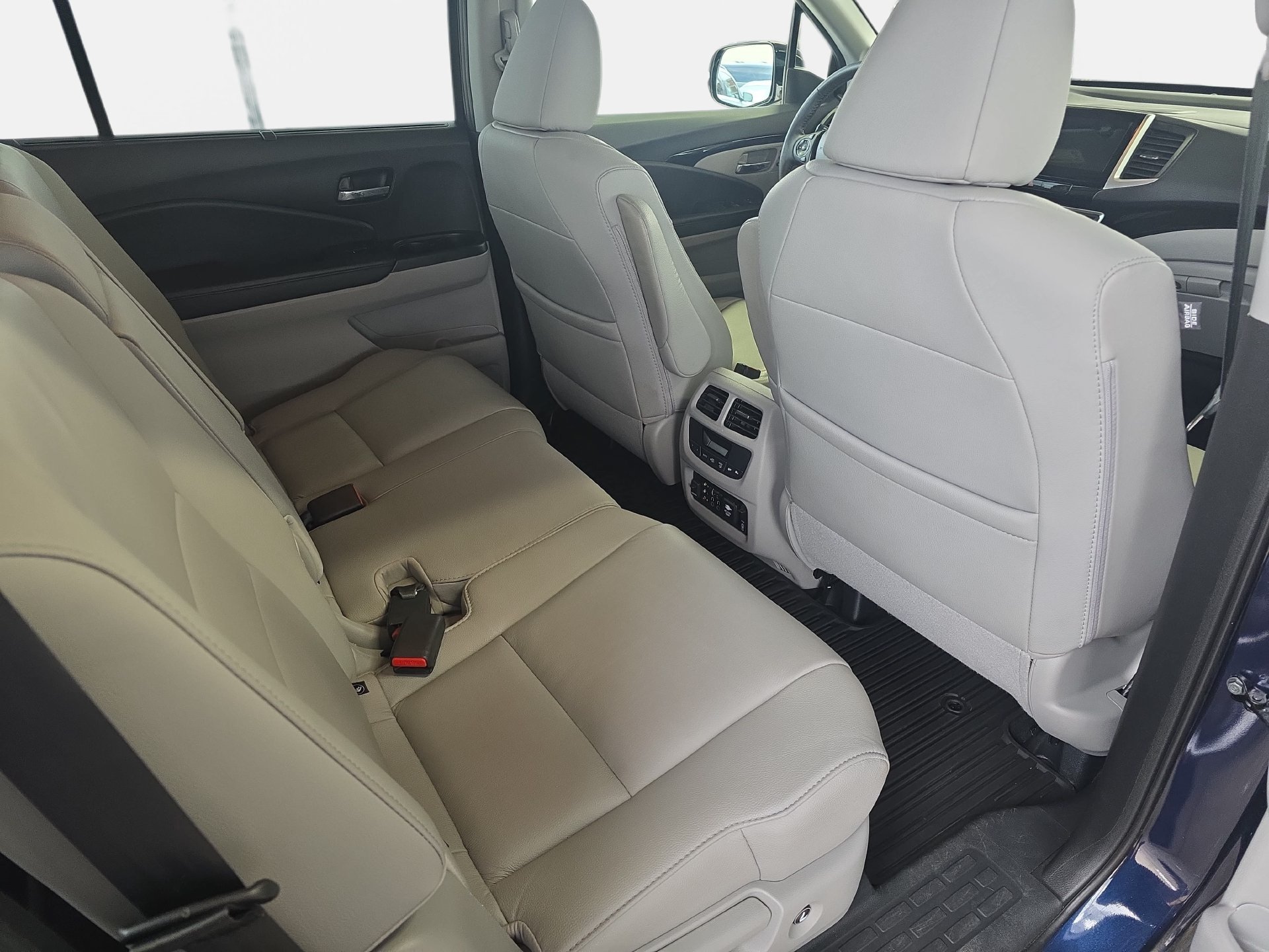 Used 2018 Honda Pilot Touring image 11