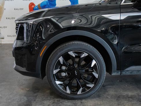 Used 2025 Kia Sorento EX image 16