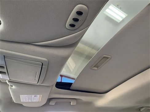 Used 2018 Ford Taurus Limited image 18