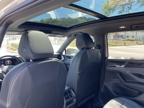 New 2026 Volkswagen Tiguan SE R-Line FWD image 13