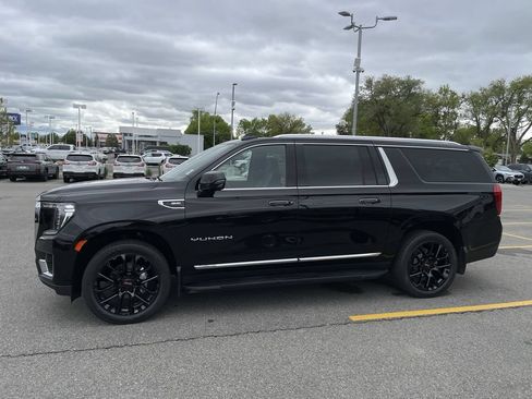 Used 2022 GMC Yukon XL SLT w/ SLT Luxury Package AWD/4WD image 4