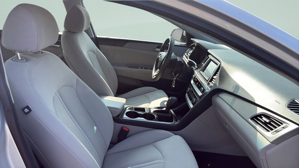 Used 2018 Hyundai Sonata SE w/ Cargo Package FWD image 18