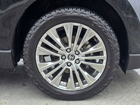 Certified 2023 Toyota Venza Limited AWD/4WD image 9