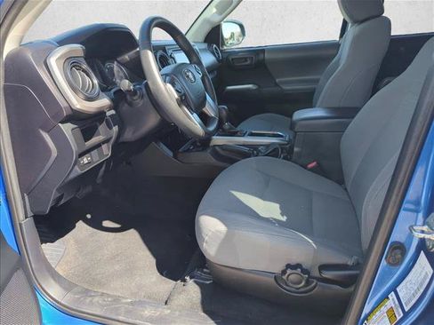 Used 2017 Toyota Tacoma SR5 w/ SR5 Appearance Package (SM) RWD image 12
