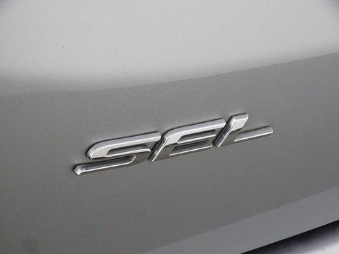 Used 2024 Ford Edge SEL image 42