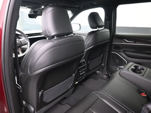 New 2026 Jeep Grand Cherokee Limited RWD image 19