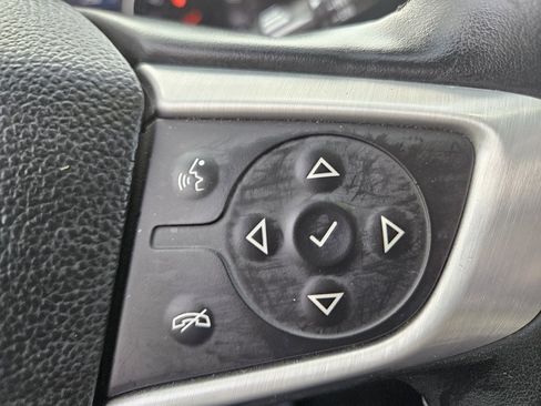 Used 2024 GMC Terrain SLT image 24