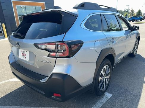 Certified 2025 Subaru Outback Premium image 8