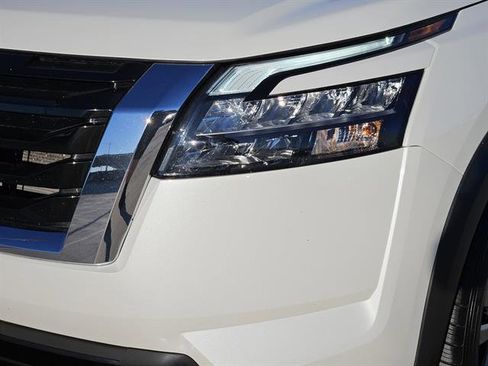 Used 2024 Nissan Pathfinder SV image 5