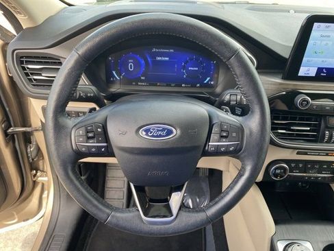 Used 2020 Ford Escape Titanium image 38