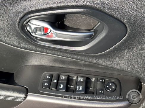 Used 2019 Jeep Cherokee Latitude Plus image 20