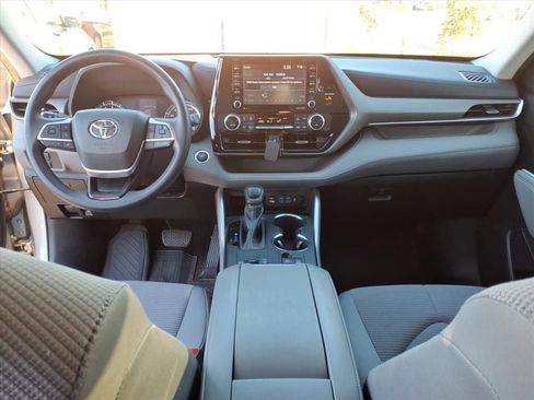 Used 2022 Toyota Highlander L image 8