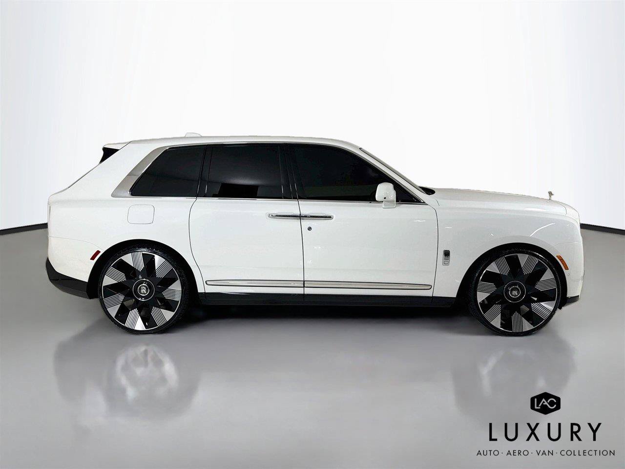 Used 2025 Rolls-Royce Cullinan AWD/4WD image 4
