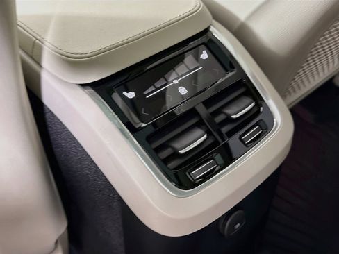 Certified 2024 Volvo XC90 T8 Plus w/ Protection Package Premier AWD/4WD image 27