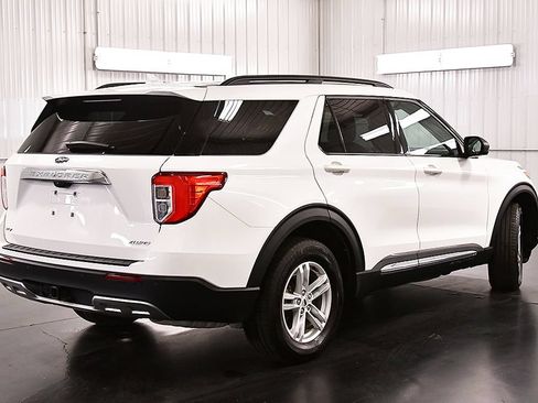 Used 2024 Ford Explorer XLT w/ Equipment Group 202A AWD/4WD image 8