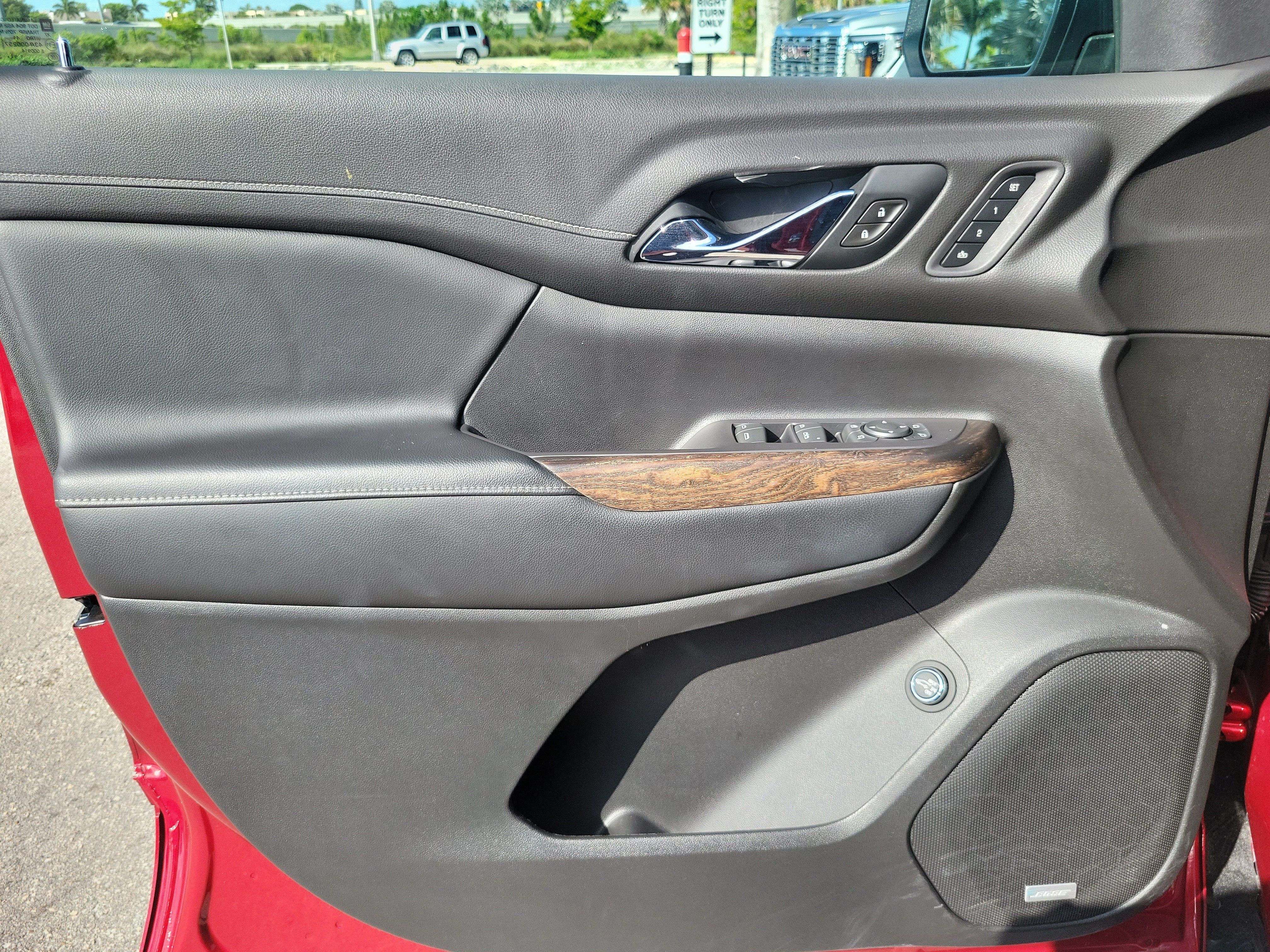 Used 2020 GMC Acadia Denali w/ Technology Package FWD image 23