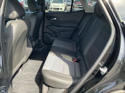 Used 2025 Chevrolet Trax LT FWD image 44