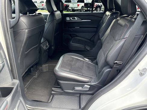 Used 2025 Ford Explorer ST image 31