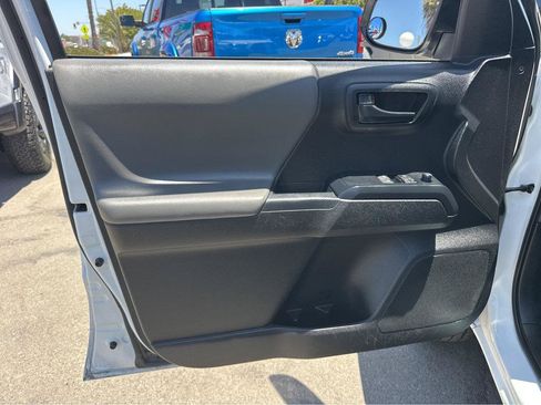 Used 2022 Toyota Tacoma SR RWD image 15