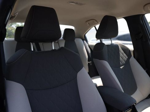 Used 2022 Toyota Corolla LE FWD image 28