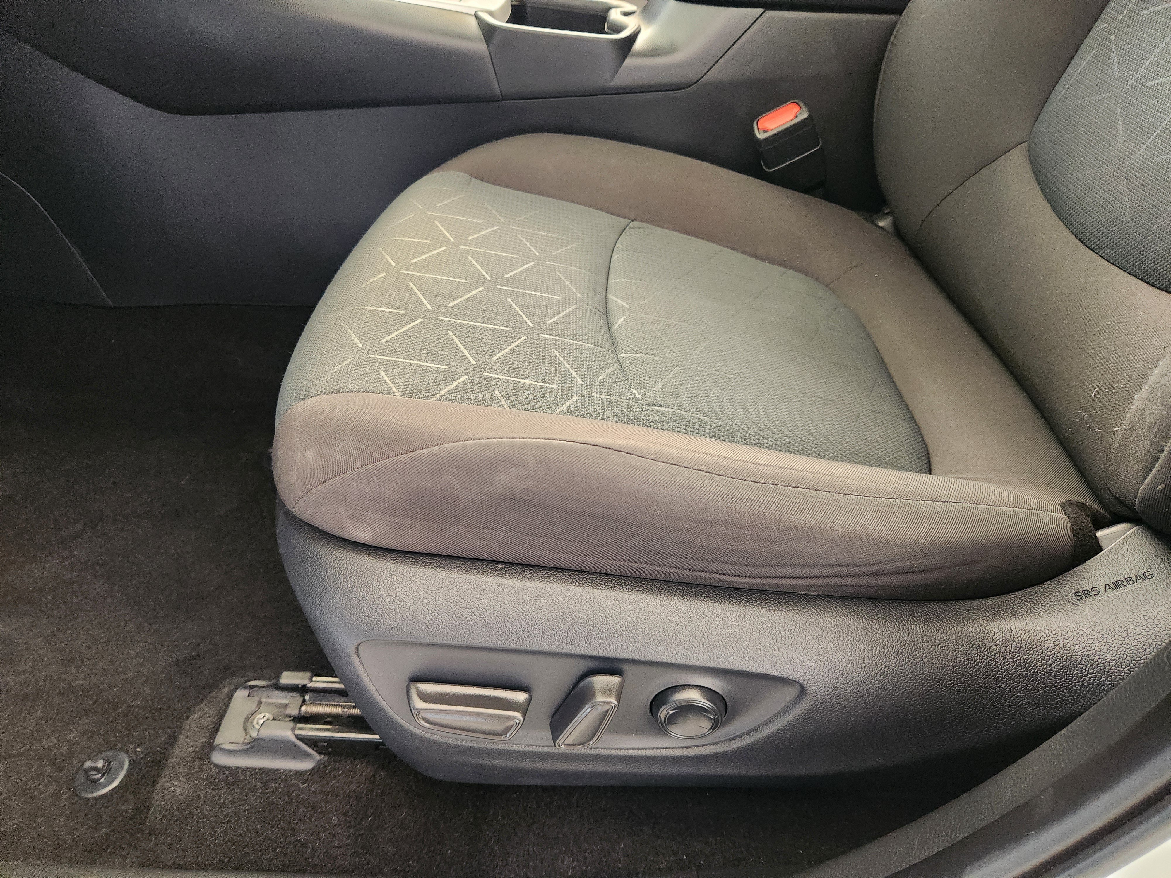 Used 2025 Toyota RAV4 XLE FWD image 26
