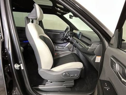Used 2024 Kia EV9 GT-Line AWD/4WD image 32