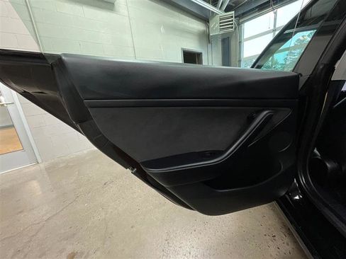 Used 2021 Tesla Model 3 Standard Range Plus RWD image 16