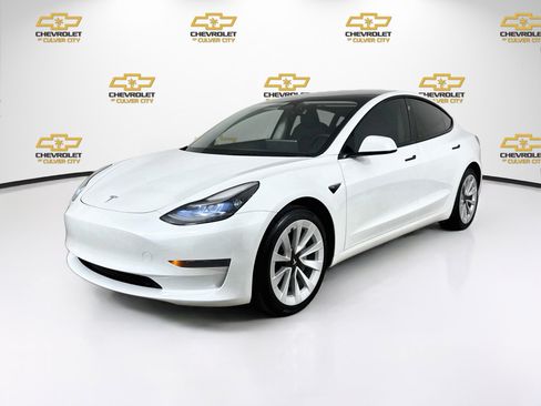 Used 2023 Tesla Model 3 Standard Range RWD image 3