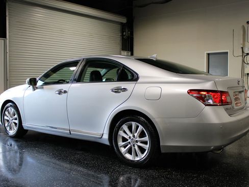 Used 2010 Lexus ES 350 FWD image 5