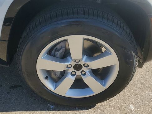 New 2026 Land Rover Defender 110 X-Dynamic SE image 5