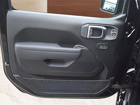 New 2025 Jeep Gladiator Sport image 10