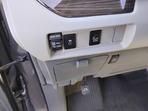 Used 2017 Toyota Sienna XLE AWD/4WD image 15