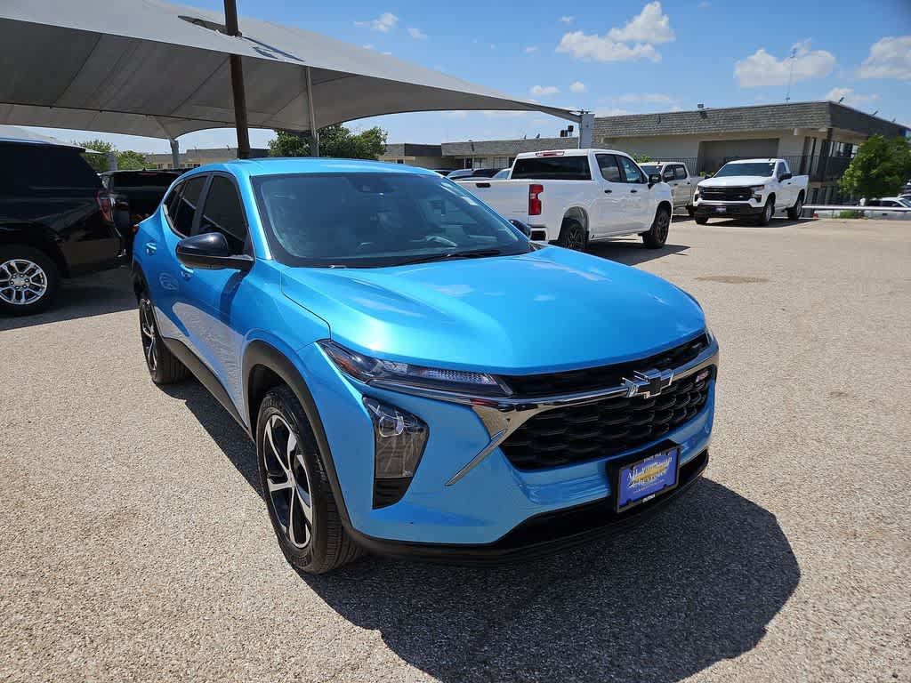 Used 2025 Chevrolet Trax RS w/ Driver Confidence Package FWD image 2