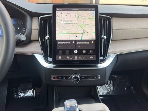 Used 2025 Volvo XC90 B5 Core w/ Protection Package Premier AWD/4WD image 25