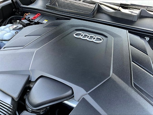 Used 2020 Audi Q8 Prestige w/ Prestige Package AWD/4WD image 32