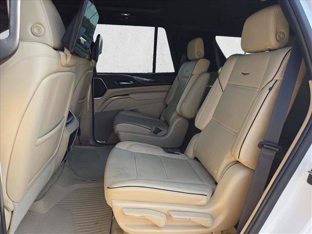 Used 2023 Cadillac Escalade Premium Luxury AWD/4WD image 15
