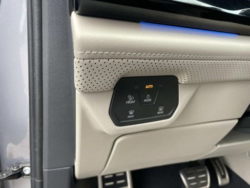 Used 2024 Volkswagen Atlas SEL Premium R-Line AWD/4WD image 26
