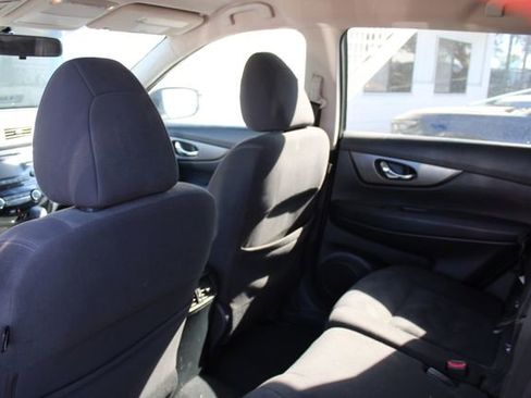 Used 2016 Nissan Rogue SV AWD/4WD image 14