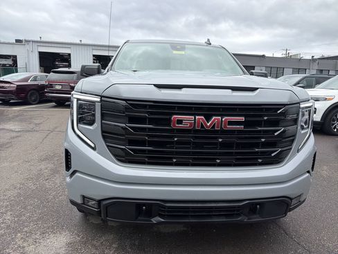 Used 2024 GMC Sierra 1500 Elevation AWD/4WD image 8