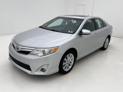 Used 2012 Toyota Camry XLE FWD image 7